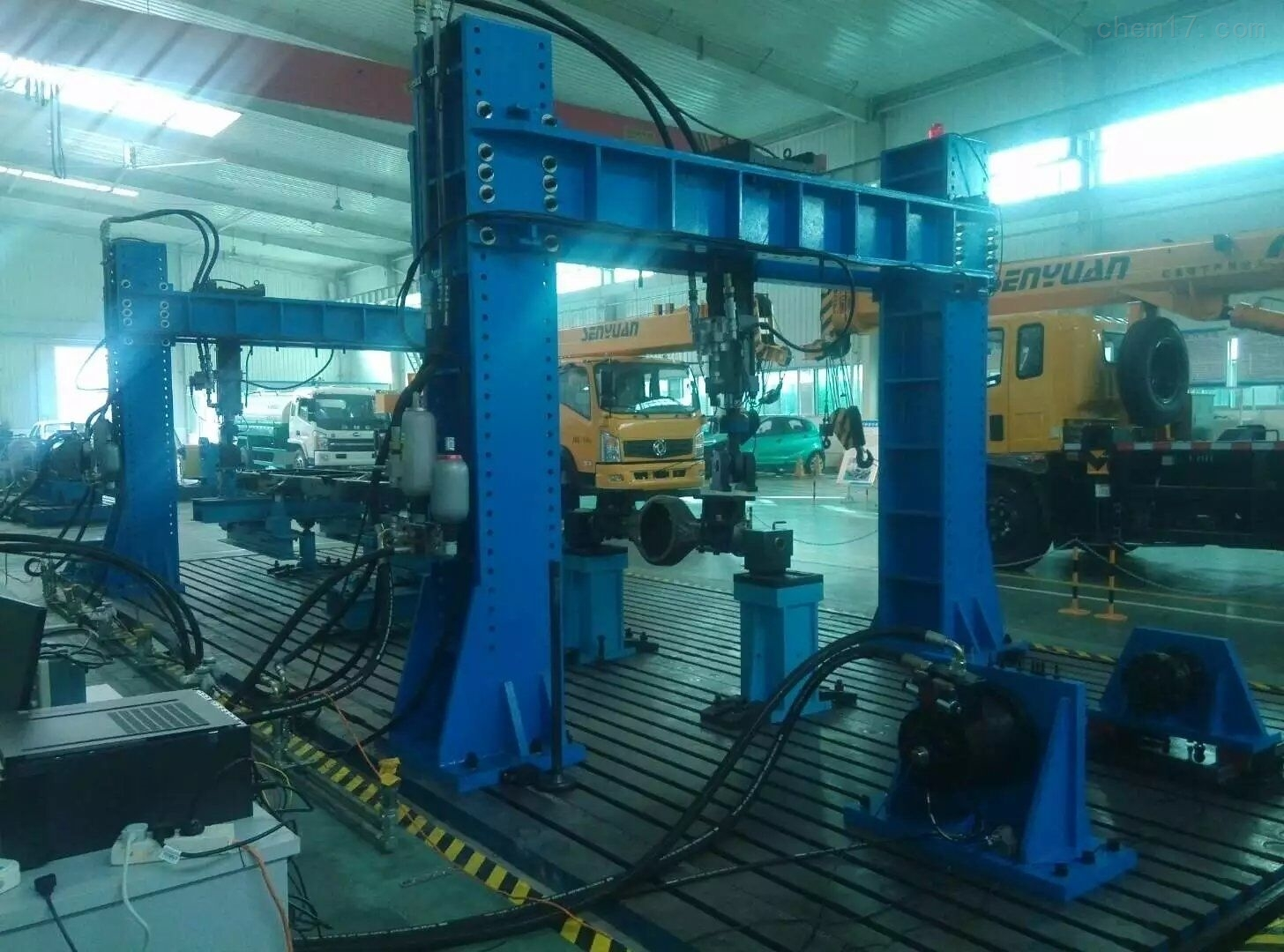 中國二汽吊架動(dòng)靜萬能疲勞試驗(yàn)機(jī)
